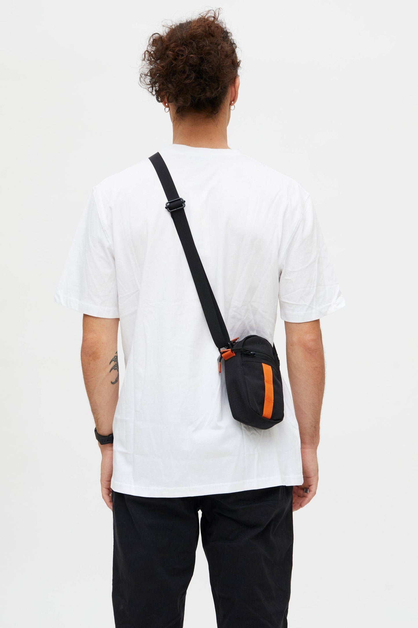 Lefrik US | Jan Side Crossbody Bag | Black Vandra