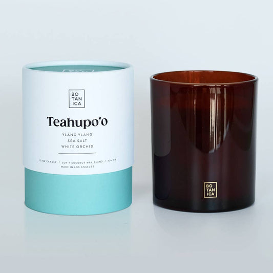 Teahuó'o candle and its packaging on a light gray background