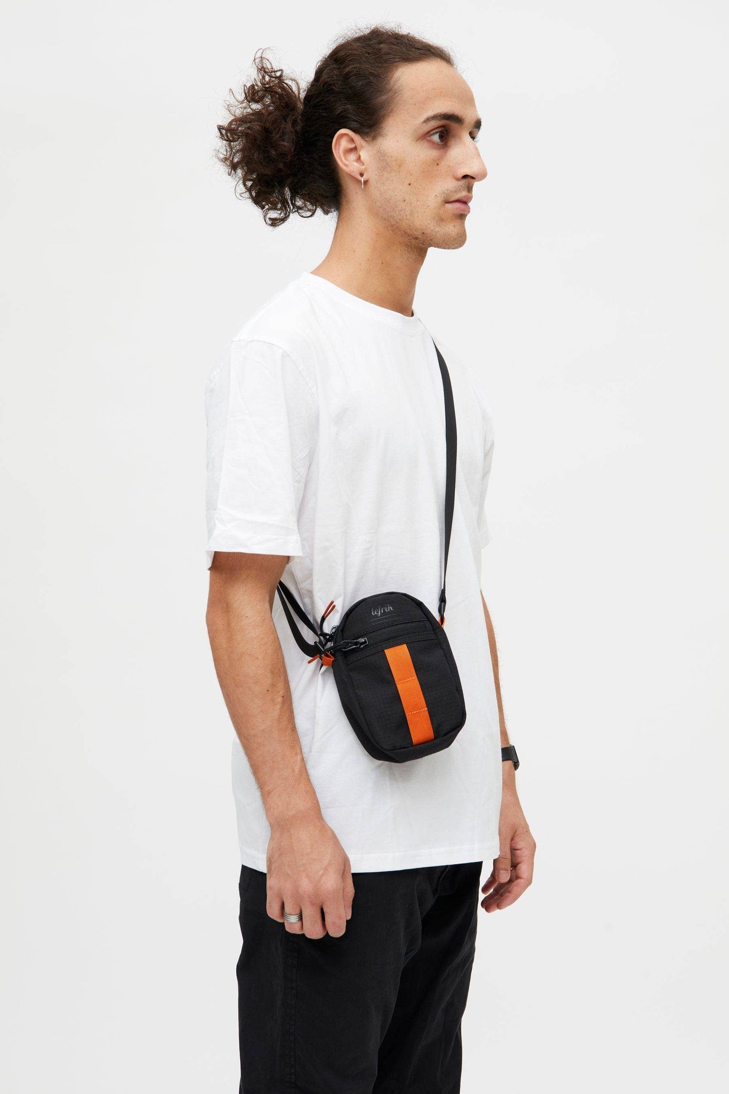 Lefrik US | Jan Side Crossbody Bag | Black Vandra