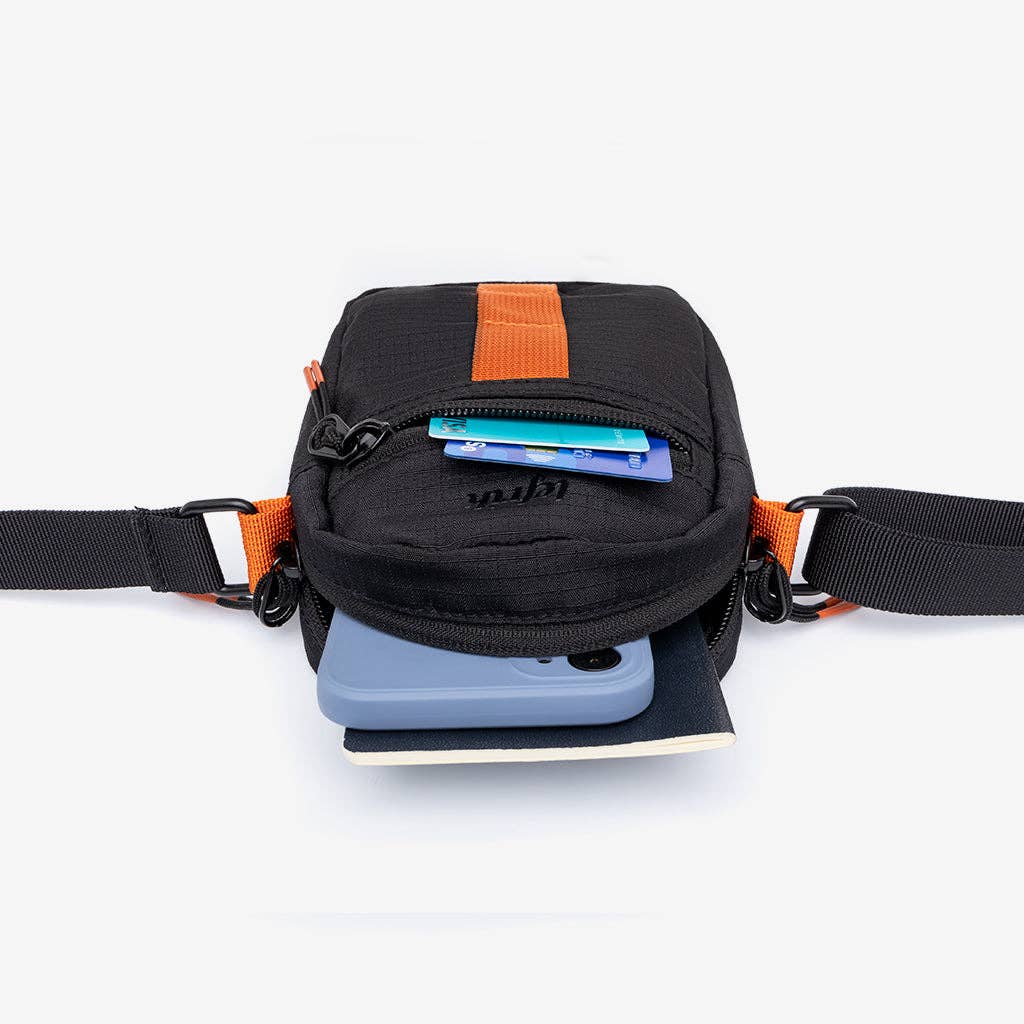 Lefrik US | Jan Side Crossbody Bag | Black Vandra